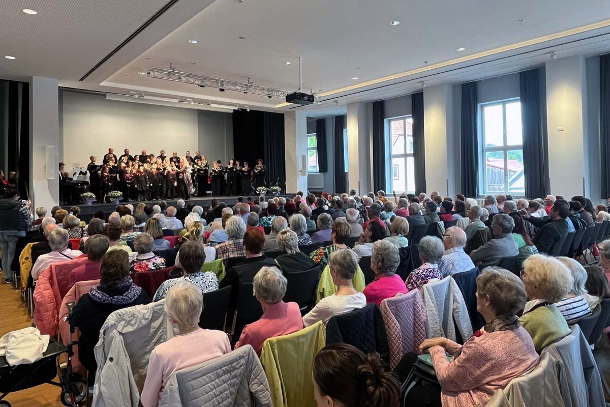 location-veranstaltungsraum-geratal-graefenroda-buergerhaus-deutscher-hof-graefenroda-grosser-saal-02