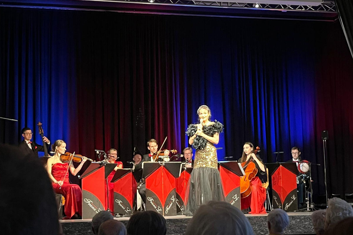 location-veranstaltungsraum-geratal-graefenroda-buergerhaus-deutscher-hof-graefenroda-grosser-saal-03