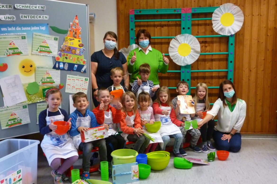2021-10-27_kinder-aus-dem-kindergarten-regenbogen-geraberg-entdecken-gesunde-ernaehrung