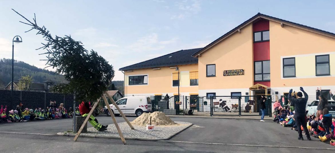 maibaumsetzen-kita-zwergenland-gemeinde-geratal-ot-graefenroda_000