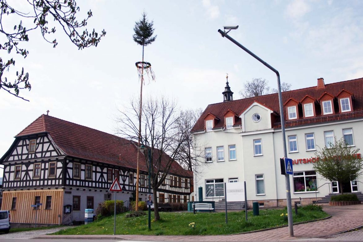 maibaumsetzen-gemeinde-geratal_geschwenda_2022
