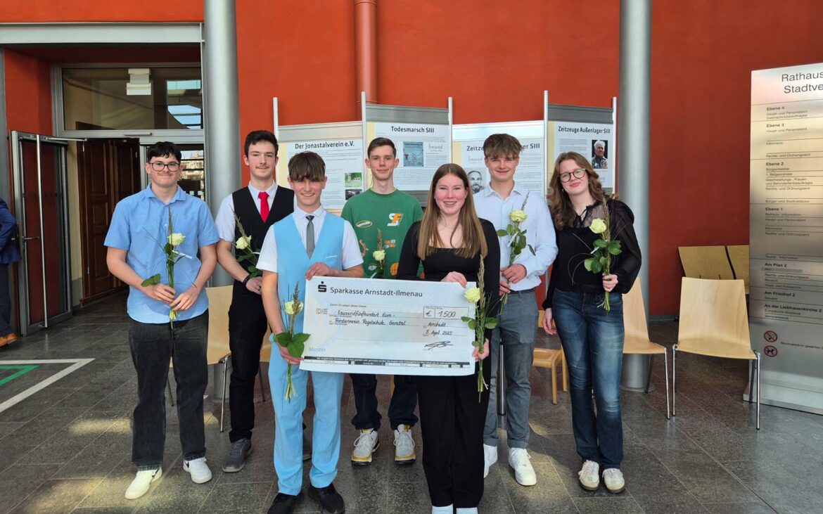 grosser-erfolg-fuer-zehntklaessler-der-regelschule-geraberg_schuelerwettbewerb-stille-helden_l01