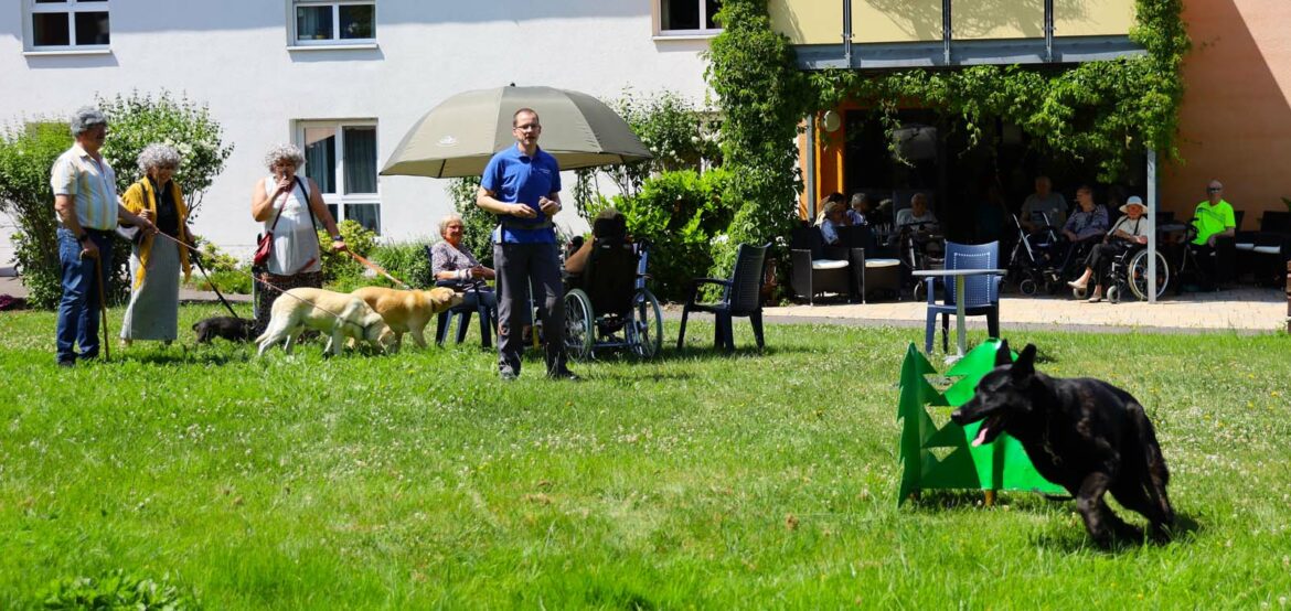 Hundesportverein-Geraberberg_Theaterauffuehrung-im-Seniorenheim_00