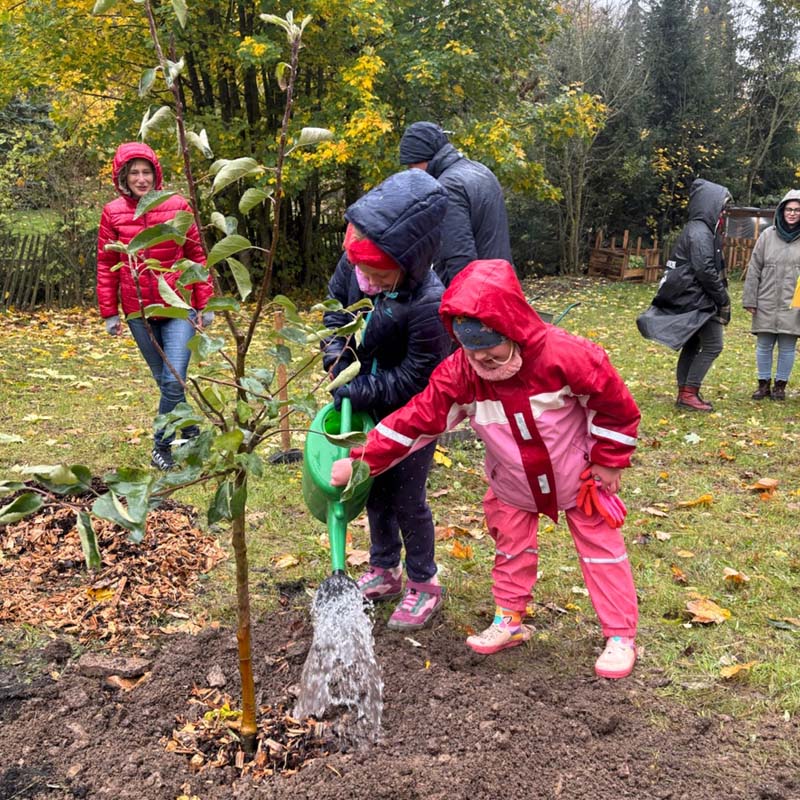 baumpflanzaktion-schulanfaenger-frankenhain-2025_02