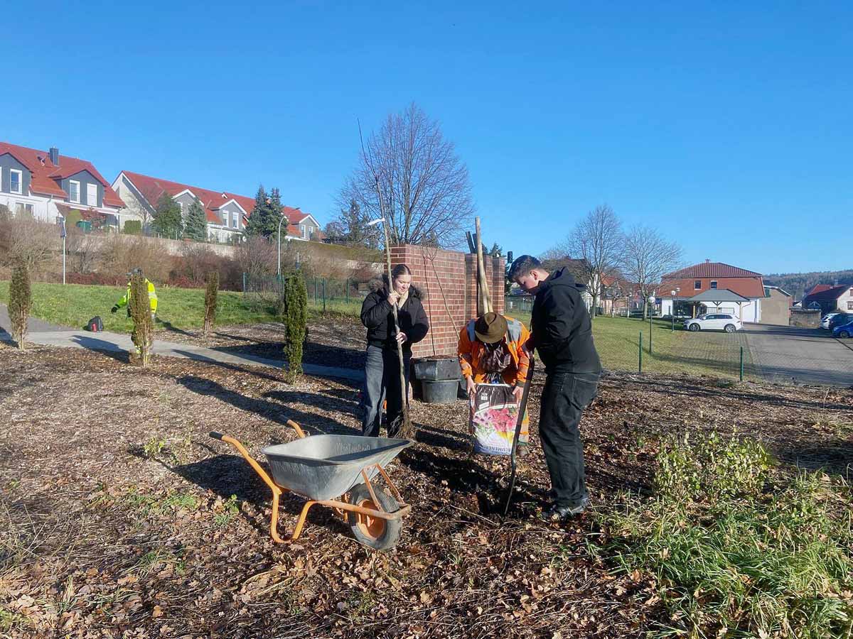 baumpflanzaktion-tgs-graefenroda_17-12-2025_01