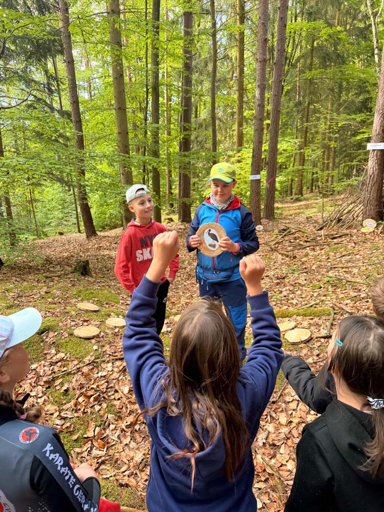 entspannter-tag-im-wald-grundschule-an-der-burglehne-graefenroda-02